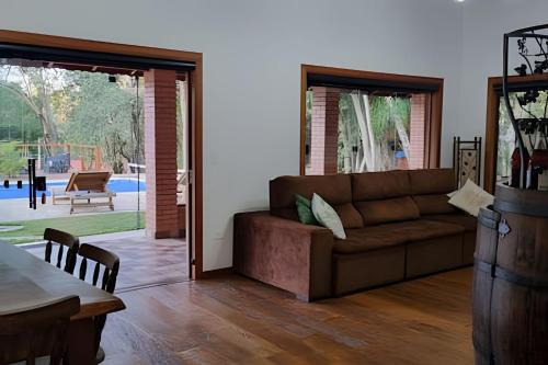 Ibiuna House | Chacara em Ibiuna Conforto Sofisticação