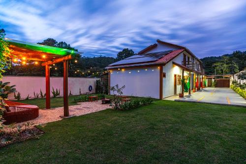 Estaleiro House | Chalé com Churrasqueira a 5min da Praia Estaleiro