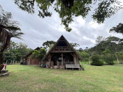 Campo Alegre Ski Chalet | Chalé do lago