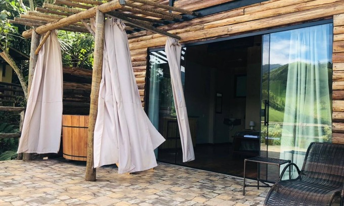 Maringa Ski Chalet | Chalé Mauá Rústico em Meio a Beleza Natural de Visconde de Mauá, Aceitamos Pets!