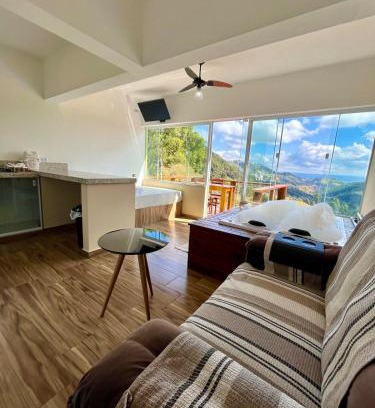 Corrego do Bom Jesus House | Chalé Mirante Da Colina 9, com hidromassagem privativa, café da manhã e piscina