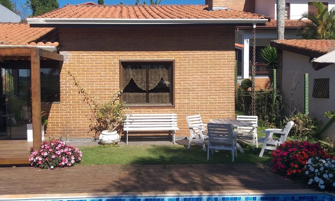 Ibiuna Ski Chalet | Chalet Aconchegante em Condomínio com Clube de Alto Padrão