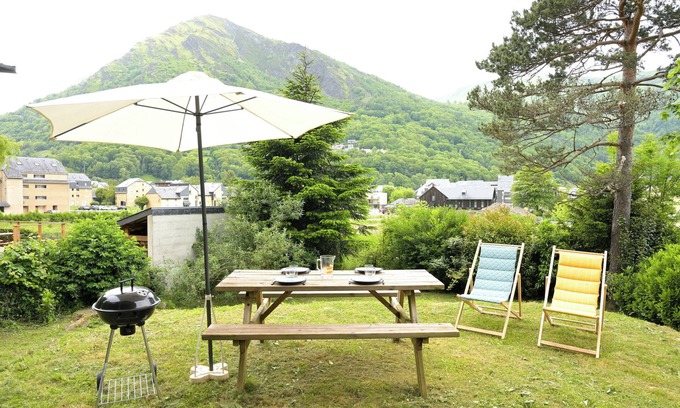 Saint-Lary-Soulan Ski Chalet | Chalet 'Appartement Les Isards' with Mountain View, Wi-Fi and Air Conditioning