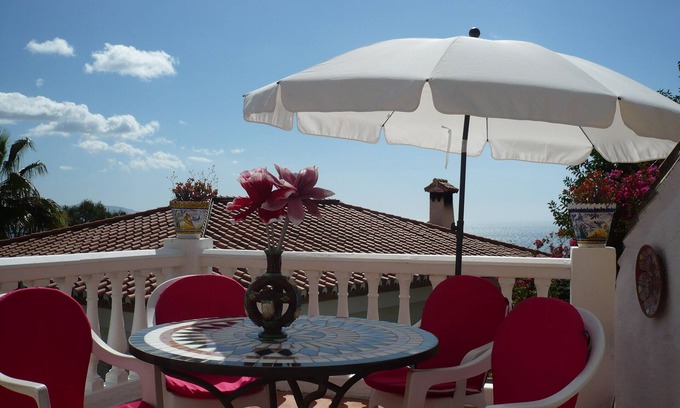 Velilla-Taramay Ski Chalet | chalet bougainvillea sea view 500 m. from the beach available wifi