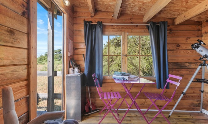 Bargeme Apartment | Chalet 'Cabane Aux Étoiles' with Mountain View, Private Terrace and Shared Garden