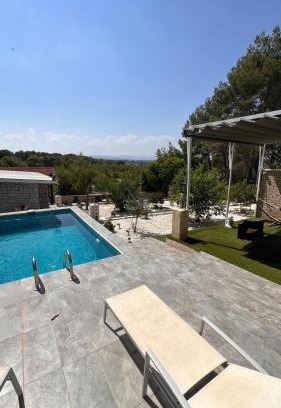 Chiva Villa | Chalet de lujo para 8 con piscina y barbacoa