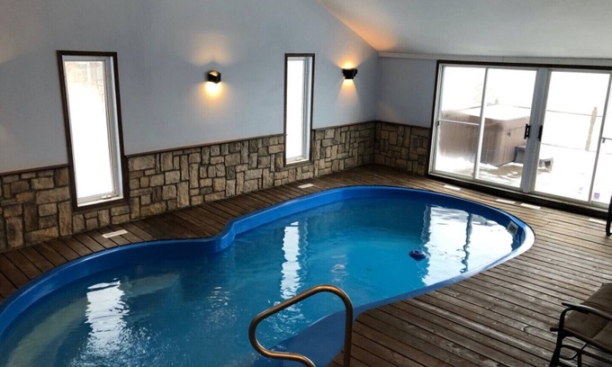Sainte-Ann-des-Lacs Cottage | Chalet Divin #076 with inside pool