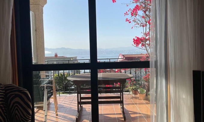 Moana House | Chalet en Moaña Monte de Con