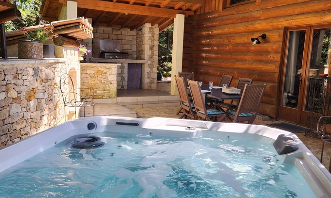 Montmurat Ski Chalet | CHALET EN RONDINS AVEC SPA Summer weekly rental (5 PERSONS)
