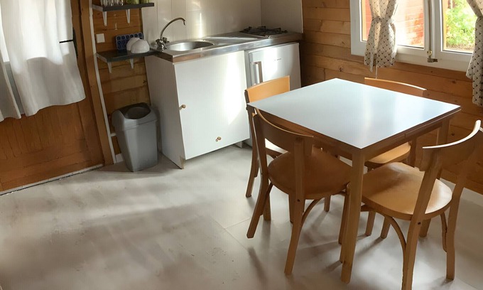 Bretagne-d'Armagnac House | Chalet 'Guzet 4 Personnes 25' with Private Terrace, Private Garden and Wi-Fi