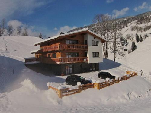 Vorderglemm Ski Chalet | Chalet in Saalbach by Ski Lift & Slopes