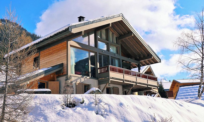 Valfrejus Ski Chalet | Chalet 'La Vigie' with Mountain View, Shared Terrace and Wi-Fi