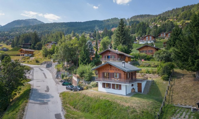 Mayens-de-Riddes Ski Chalet | Chalet Les Crus - Three Bedroom Chalet, Sleeps 6