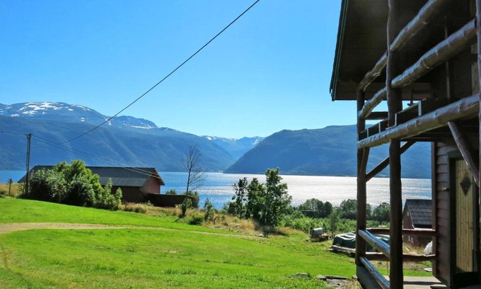 Balestrand Ski Chalet | Chalet Målsnes by Interhome