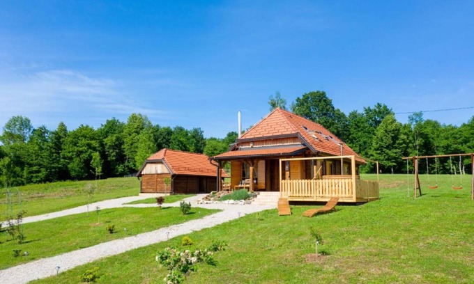 Rakovica Ski Chalet | Chalet Markoci With Hot Tub, Rakovica, Croatia