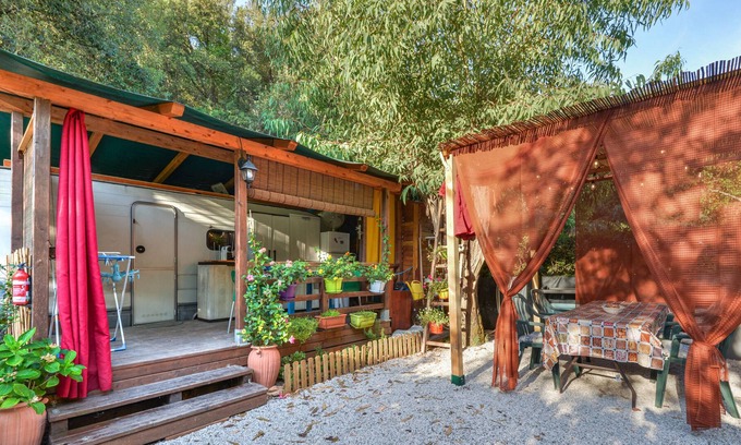 Cavo RV Rental | Chalet "nel verde di Cavo" with Wi-Fi & A/C