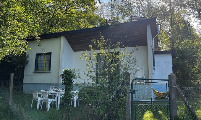 Moutiers-en-Puisaye Ski Chalet | CHALET on the edge of the Moutiers lake, peaceful greenery, sleeps 4