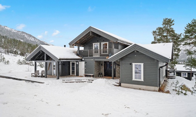 Kviteseid Ski Chalet | Chalet right on the ski slope (Ski In/Out)