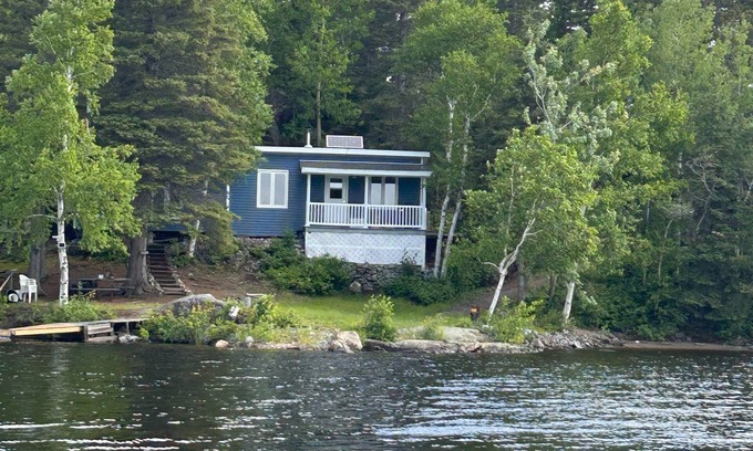 Jonquiere Ski Chalet | Chalet Rustique sur île