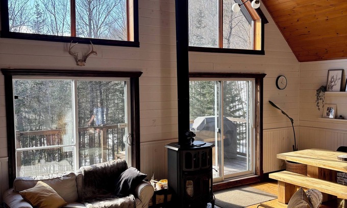 Entrelacs Ski Chalet | Chalet with access to two lakes in the heart of nature