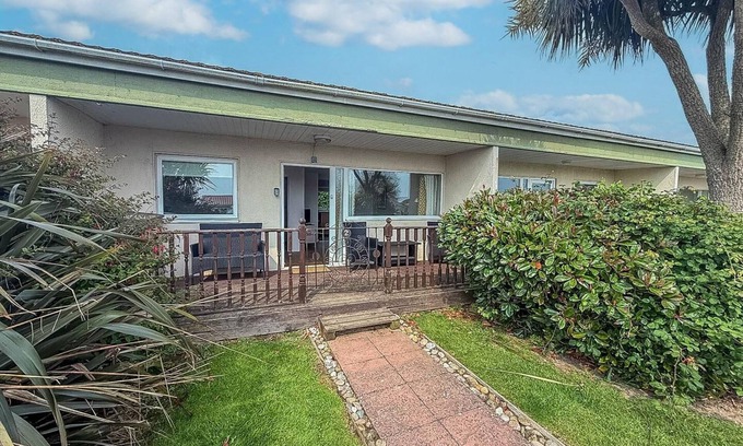 Bacton Ski Chalet | Chalet with free WiFi at Rainbows End near a lovely Norfolk beach ref 31002R