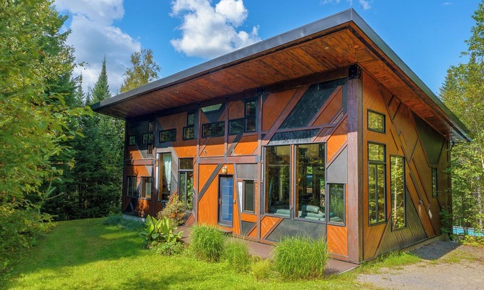 Val David Ski Chalet | Chalet with unique and spectacular architecture!