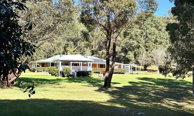 Carlotta House | Chalwell Lodge – your luxurious rural retreat nestled in the heart of Carlotta.