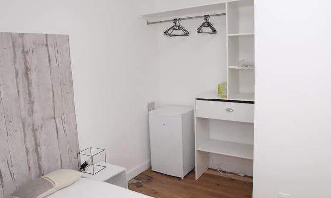 Saint-Quentin Apartment | Chambre au 2e étage côté rue