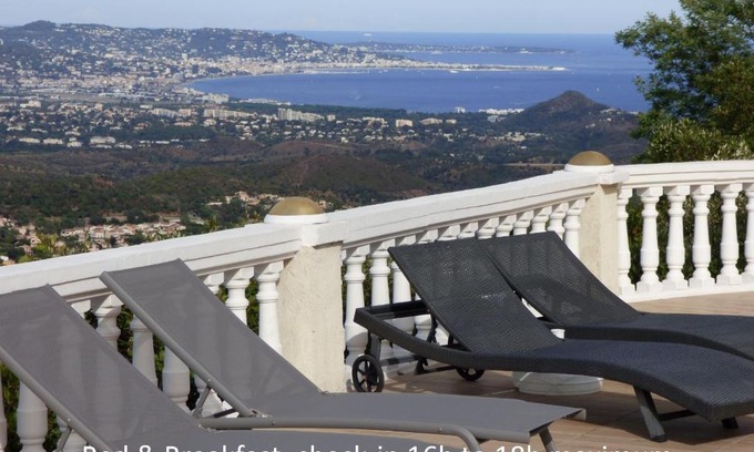 Saint-Raphael Bed & Breakfast | Chambre d'Hôtes avec kitchenette Vue Mer et montagnes L'Estérel Panoramique
