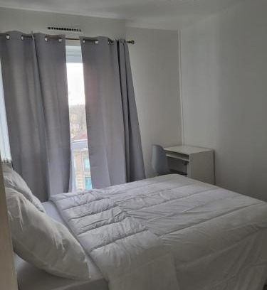 Saint-Ouen-l'Aumone House | Chambre simple