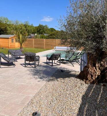 Lanvollon Bed & Breakfast | Chambres d'hôtes avec piscine chauffée jusqu'à sept inclus ,TERRA COTTA et TAUPE