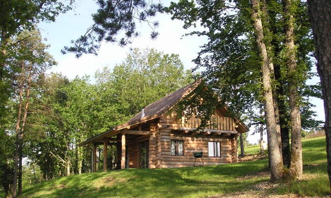 Essoyes Ski Chalet | Champagne log cabin with SWIMMING POOL (summer) and SAUNA (winter)