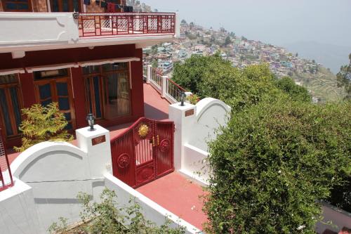 Pauri Bed & Breakfast | Chandruma Cottage