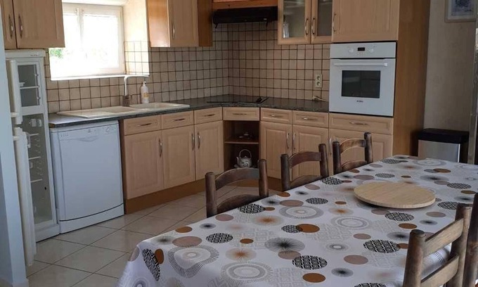 La Villedieu-en-Fontenette Cottage | Charming country house with terrace and garage near activities