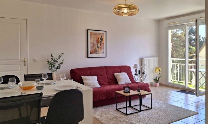 Merville-Franceville-Plage Apartment | Charming retreat with WiFi in Merville-Franceville-Plage