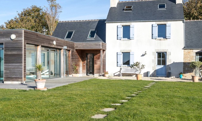 Plouescat House | Character house with heated indoor pool 800 m from the sea