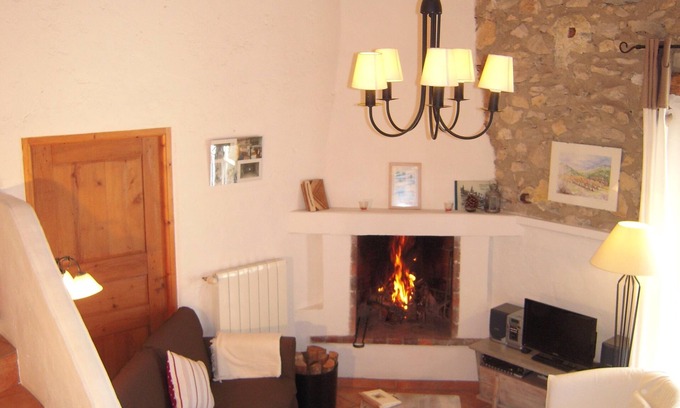 Crestet Apartment | Characterful apartment on Mont Ventoux with pool and tennis