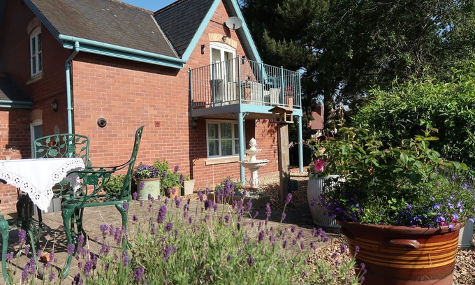 Hay on Wye Apartment | Characterful Apartment With Stunning Countryside Views