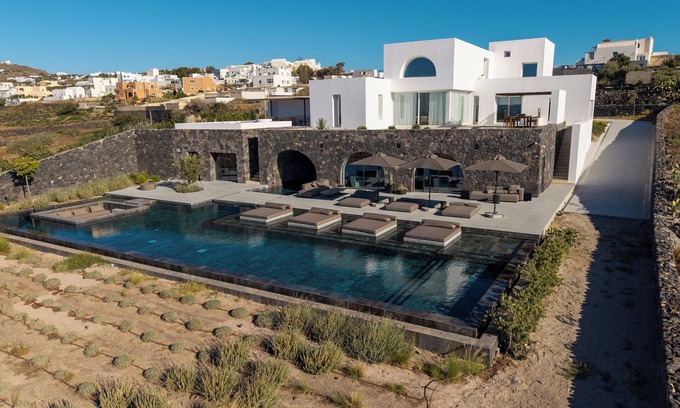 Oia Villa | Charisma Estate by Fantasia Villas