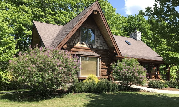 Charlevoix House | Charlevoix's Beautiful Log Home