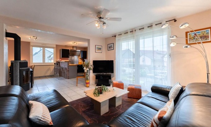 Houssen Apartment | Charly's House - Parking et terrasse