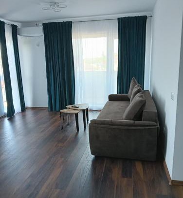 Craiova Apartment | Charlye Apartament