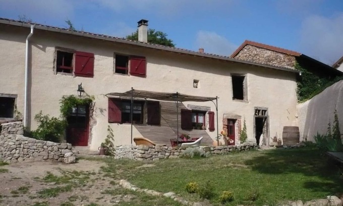 Saint-Georges-Haute-Ville Cottage | Charming 17th Century Cottage with Garden & Terrace - Cozy, Pet-Friendly Stay