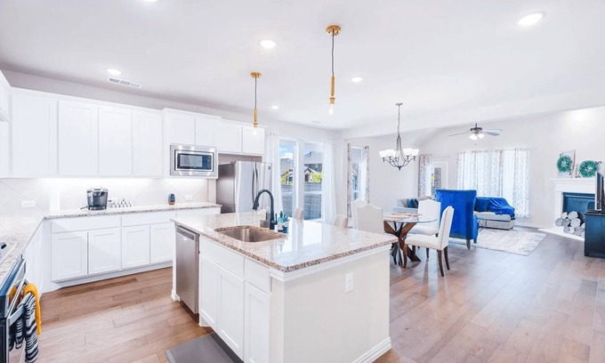 Aubrey House | Charm in Little Elm 4-BR, 3 Baths, Easy Vibes