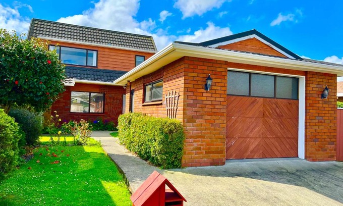 Palmerston North Bed & Breakfast | Charm on Chippendale B&B