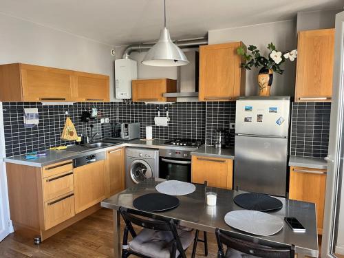 Louis Bertrand-Mirabeau-Semard Apartment | Charmant appartement à 2 min de Paris