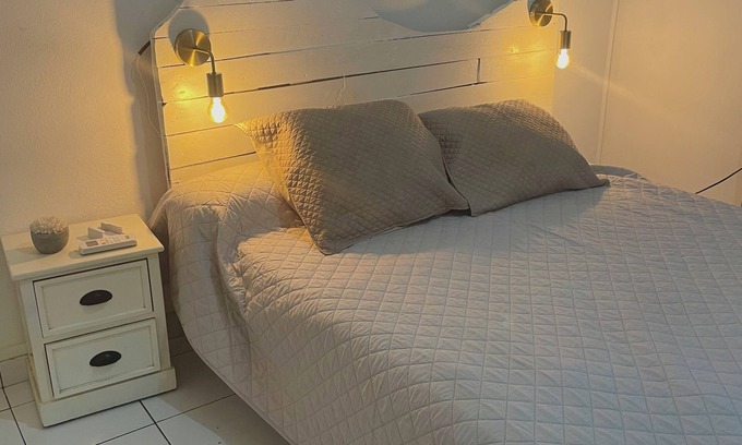 Les Abymes Apartment | Charmant F2 EN Campagne