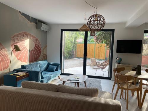 Hyeres Apartment | Charmant rez de jardin de villa