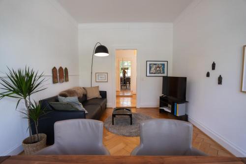 Breite Apartment | Charmante Altbauwohnung am Rhein