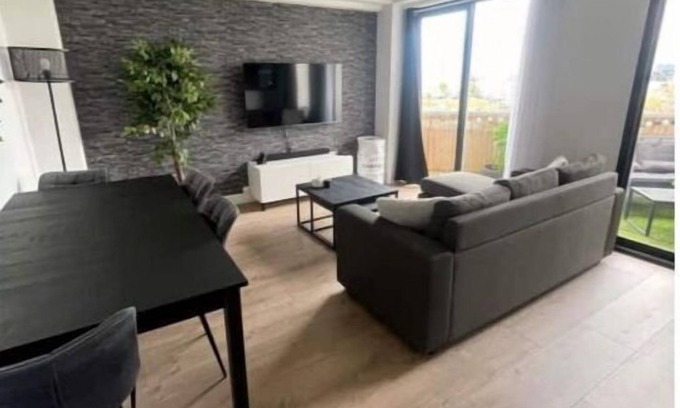 Soisy-sous-Montmorency Apartment | Charme Près de Paris : Élégance Urbaine